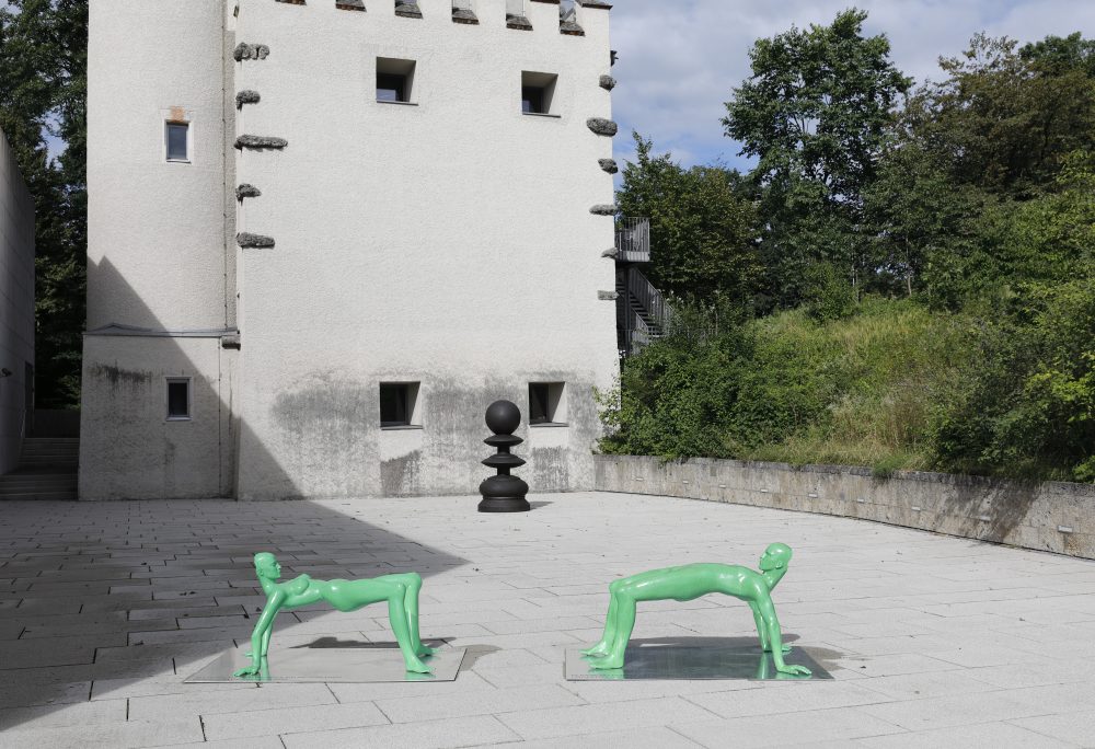 PARADIGMATIC POSE OF THE ARC DE CERCLE, 2021